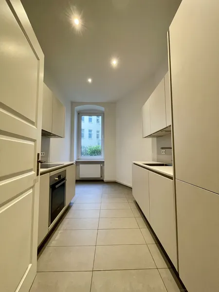 1-Zimmer Wohnung mit Balkon und Einbauküche — photo 1